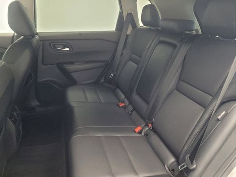 Used 2022 Nissan Rogue SV w/ SV Premium Package image 18