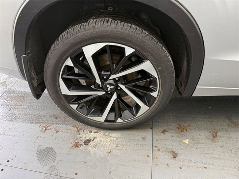 Used 2024 Mitsubishi Outlander SEL image 35