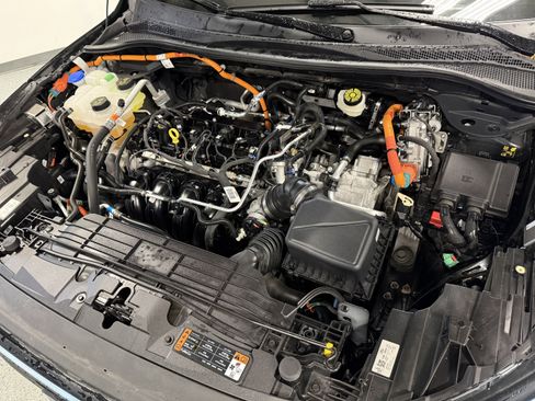 Used 2025 Ford Escape Platinum image 31