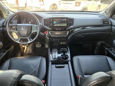 Used 2021 Honda Pilot Touring image 10