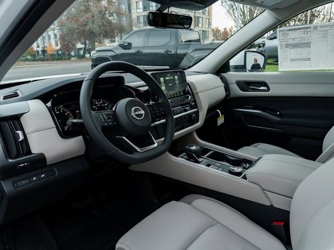 New 2025 Nissan Pathfinder SL image 20