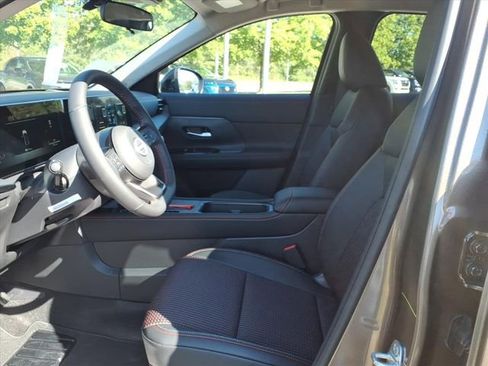 New 2026 Nissan Kicks SR w/ Cold Weather Package image 5