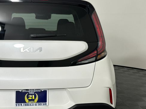 Used 2023 Kia Soul LX w/ LX Technology Package image 12
