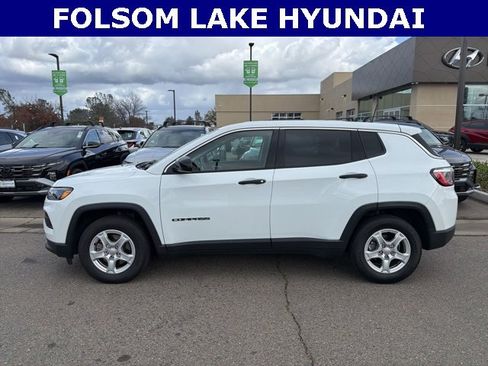 Used 2022 Jeep Compass Sport image 2