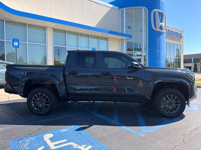 Used 2025 Toyota Tacoma SR AWD/4WD image 5