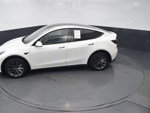 Used 2022 Tesla Model Y Long Range AWD/4WD image 32