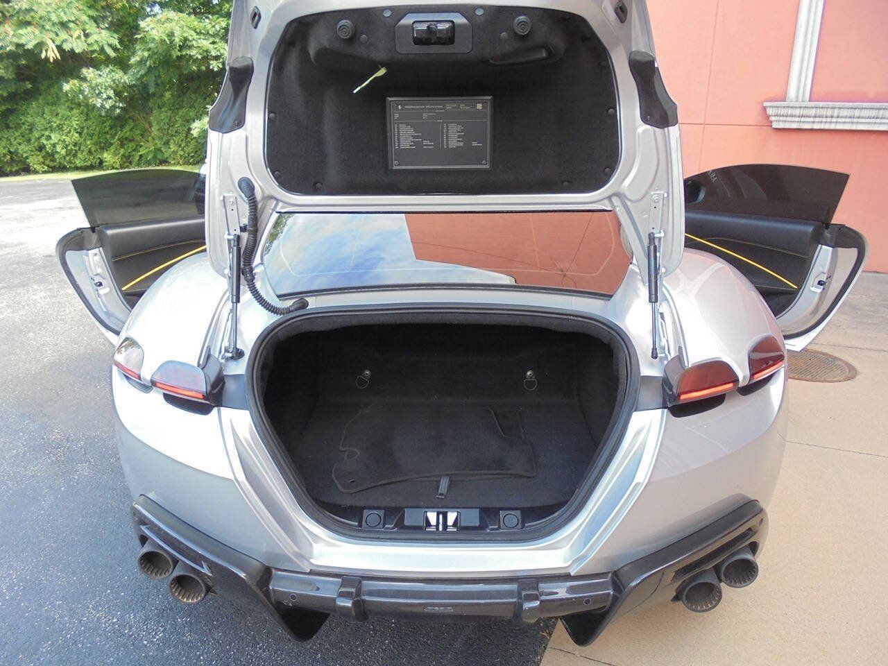 Used 2021 Ferrari Roma RWD image 25