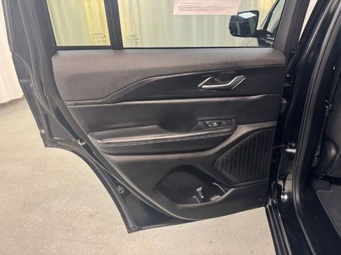 Used 2025 Jeep Grand Cherokee Altitude AWD/4WD image 27