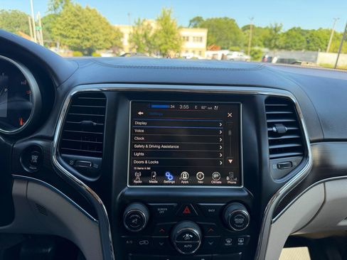 Used 2014 Jeep Grand Cherokee Overland AWD/4WD image 12