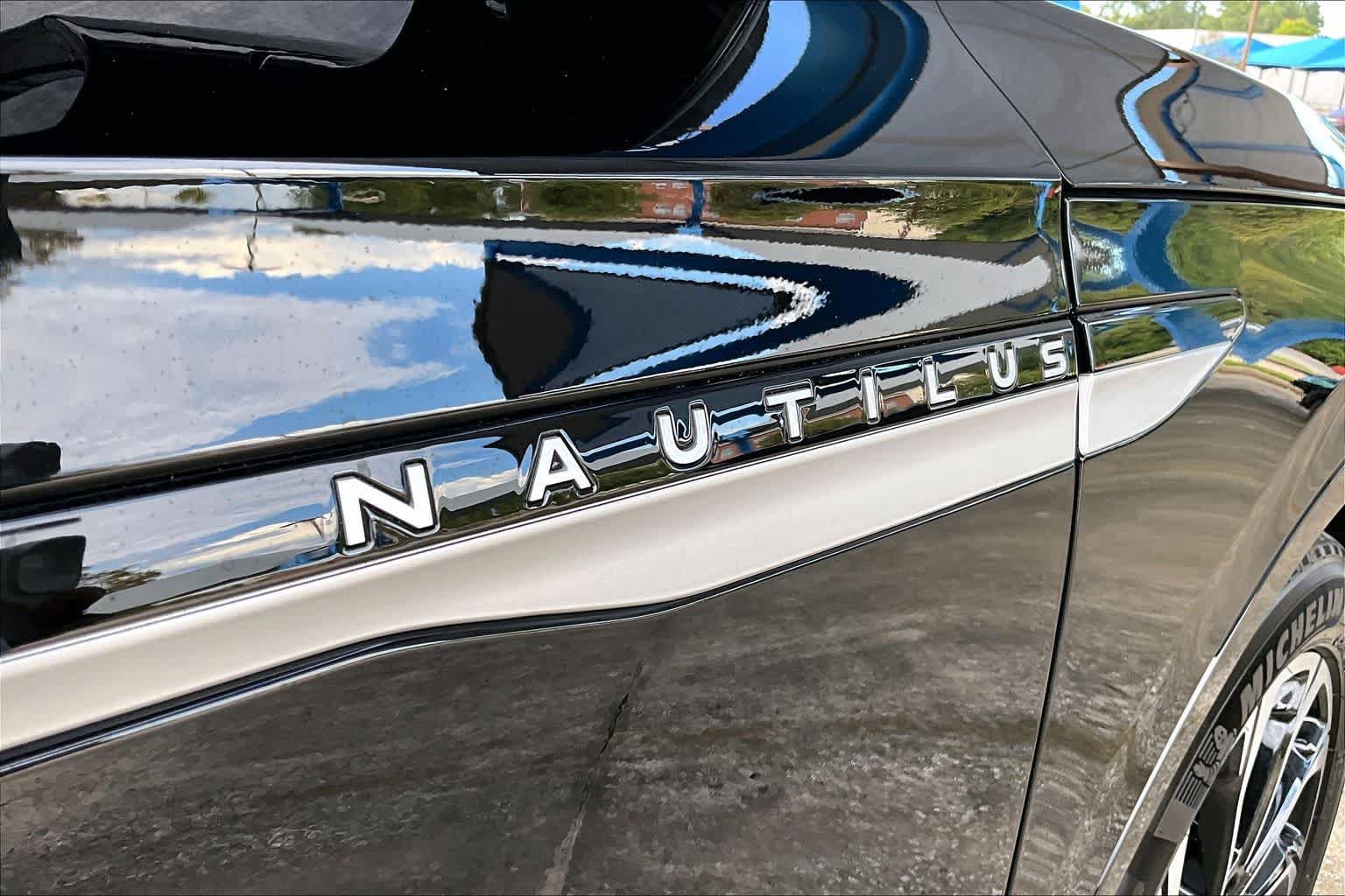 Used 2025 Lincoln Nautilus Reserve AWD/4WD image 10