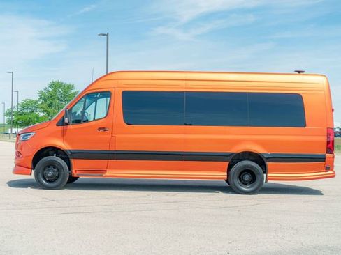 Used 2024 Mercedes-Benz Sprinter 3500 image 5