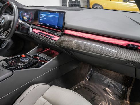 Used 2025 BMW M5 -Carbon Ceramic Brakes, Execut w/ Carbon Package image 13