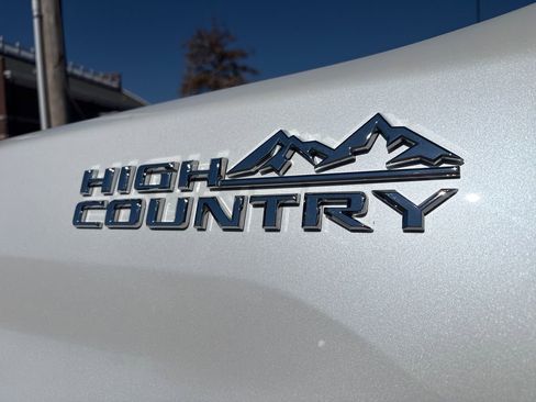 Used 2022 Chevrolet Silverado 2500 High Country w/ Z71 Off-Road Package image 13