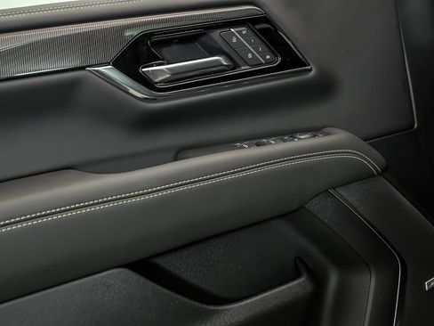 New 2026 GMC Yukon XL Elevation w/ Elevation Premium Package AWD/4WD image 5