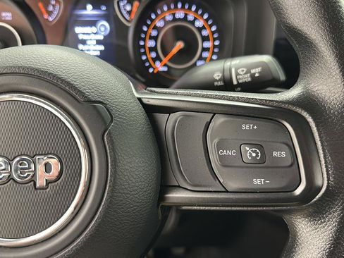 Used 2025 Jeep Wrangler Sport AWD/4WD image 15