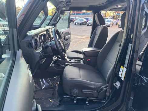 Used 2018 Jeep Wrangler Unlimited Sport S image 9