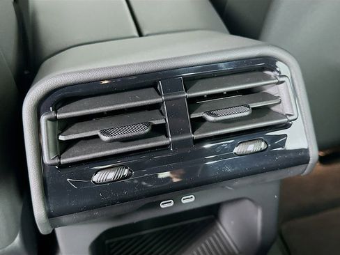 Used 2025 BMW 530i w/ M Sport Package image 18