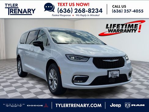 New 2026 Chrysler Pacifica Select AWD/4WD image 1