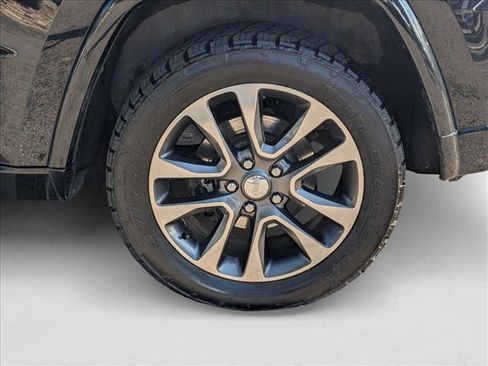 Used 2017 Jeep Grand Cherokee Overland image 25