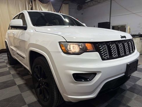 Used 2017 Jeep Grand Cherokee Altitude image 6
