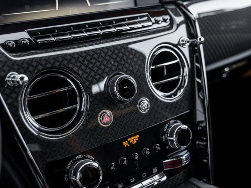 Used 2023 Rolls-Royce Cullinan Black Badge w/ Dark Exterior Package image 30