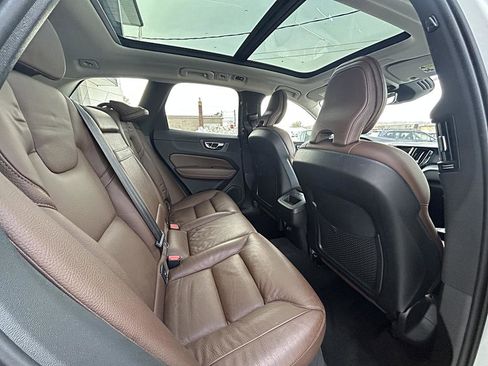 Used 2019 Volvo XC60 T6 Momentum w/ Premium Package image 16