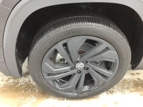 Used 2023 Volkswagen Atlas SE AWD/4WD image 3