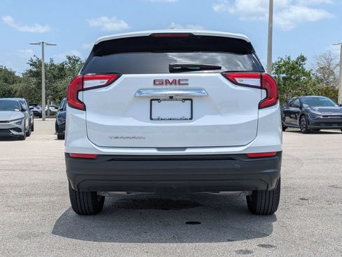 Used 2024 GMC Terrain SLE FWD image 6