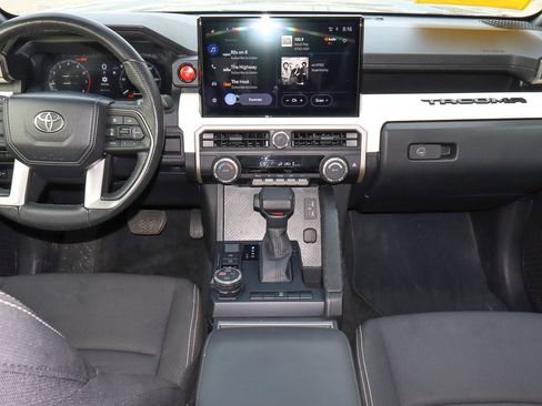 Used 2024 Toyota Tacoma TRD Off-Road image 10