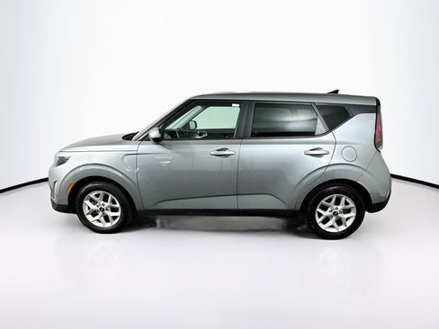 Used 2025 Kia Soul LX w/ LX Technology Package FWD image 4