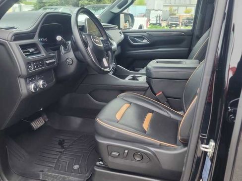 Used 2024 GMC Yukon AT4 w/ Technology Package AWD/4WD image 9