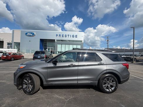 Used 2022 Ford Explorer XLT w/ Equipment Group 202A AWD/4WD image 6