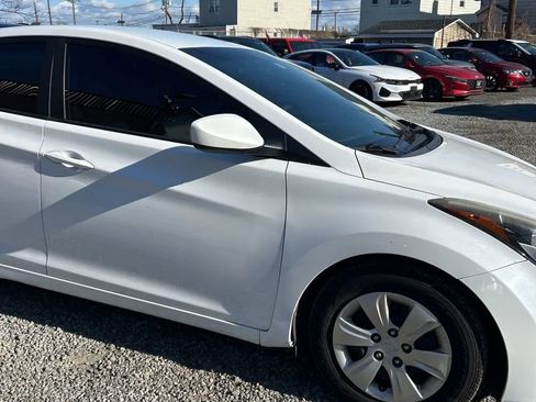 Used 2016 Hyundai Elantra SE image 15