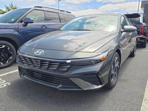 New 2026 Hyundai Elantra Limited FWD image 3
