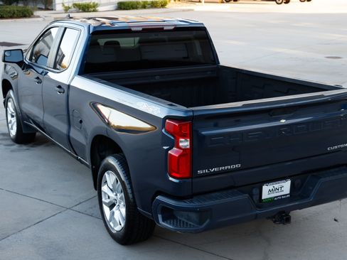 Used 2020 Chevrolet Silverado 1500 Custom w/ Custom Value Package image 10