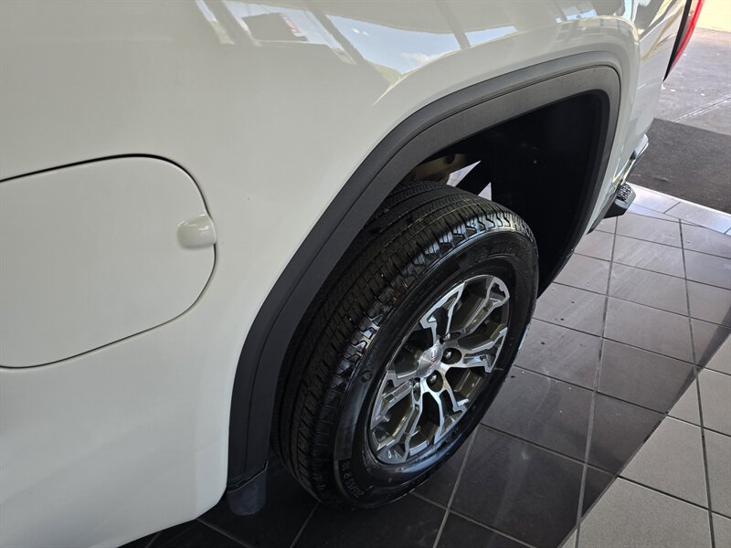 Used 2025 GMC Sierra 1500 SLT AWD/4WD image 40