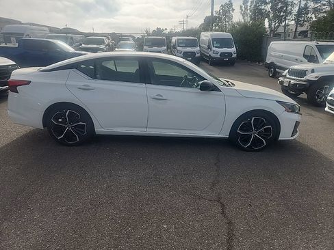 Used 2024 Nissan Altima 2.5 SR FWD image 17