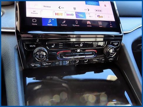 New 2025 Jeep Grand Cherokee Limited image 16