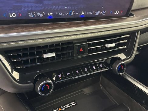Certified 2025 Chevrolet Suburban Premier AWD/4WD image 19