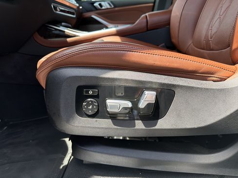Used 2024 BMW X7 M60i AWD/4WD image 21