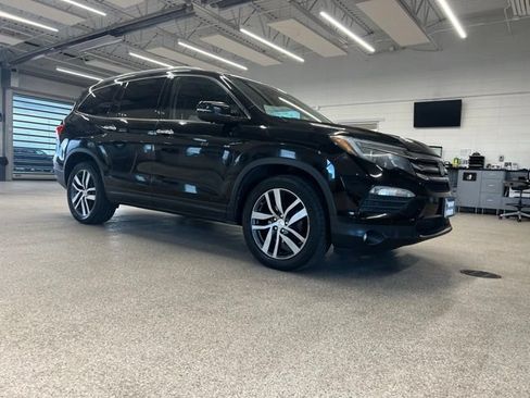 Used 2017 Honda Pilot Elite image 3
