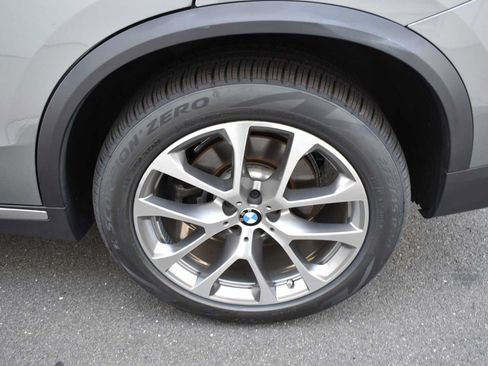 Used 2024 BMW X5 xDrive40i w/ Premium Package AWD/4WD image 8