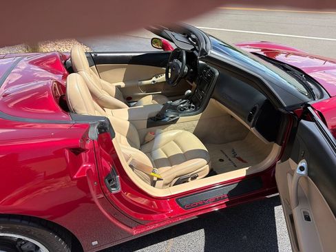 Used 2006 Chevrolet Corvette Convertible w/ Preferred Equipment Group RWD image 45