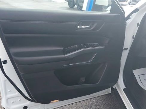 Used 2022 Nissan Pathfinder SL w/ SL Black Package image 12