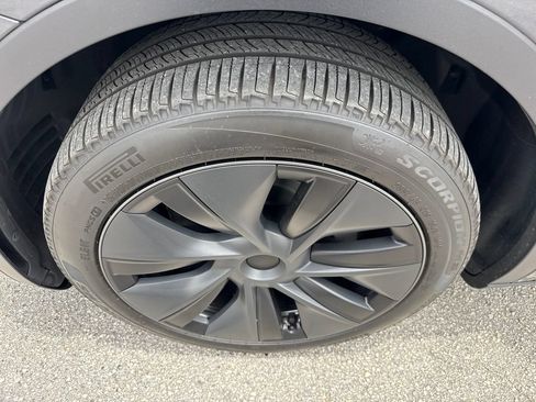 Used 2025 Tesla Model Y Long Range AWD/4WD image 11