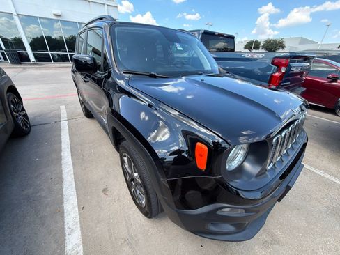 Used 2018 Jeep Renegade Latitude w/ Cold Weather Group AWD/4WD image 4