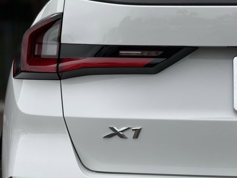 Used 2025 BMW X1 xDrive28i w/ Convenience Package image 15