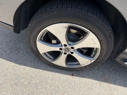 Used 2019 Mercedes-Benz GLE 400 4MATIC image 11