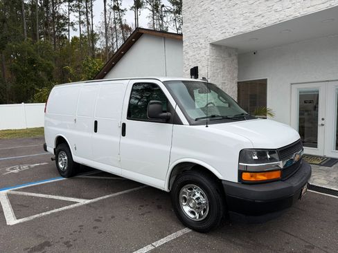 Used 2020 Chevrolet Express 2500 w/ Enhanced Convenience Package image 19
