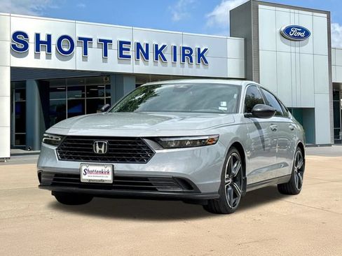 Used 2025 Honda Accord Sport image 3